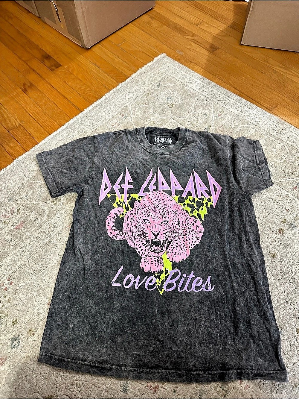 Def Leppard Love Bites Graphic T-Shirt Black & Pink Medium